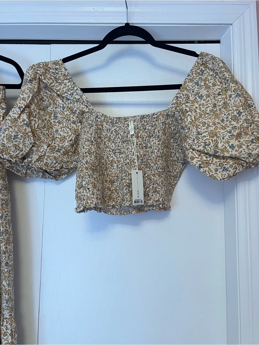 Rylee & Crew Floral Puff Sleeve Crop Top & Midi Skirt Set - Beige Floral - Picture 3 of 4